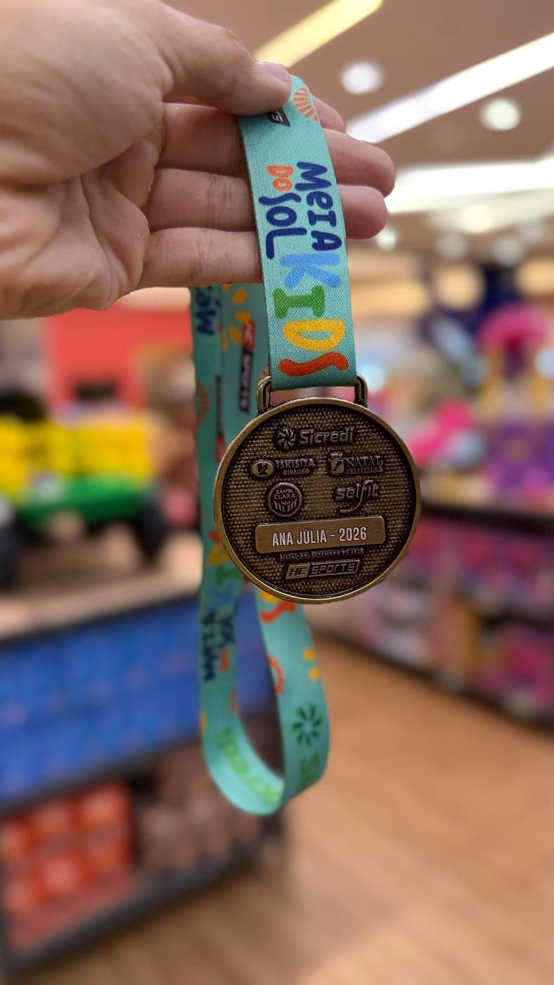 Medalha da Meia do Sol Kids com o nome e o ano gravados